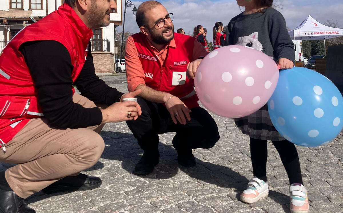 konyanin-gonulluleri-sehitlerimizin-vasiyetiyle-yetimleri-isitti