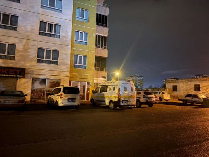 aile-ici-facia-baba-oglunun-bogazini-kesti