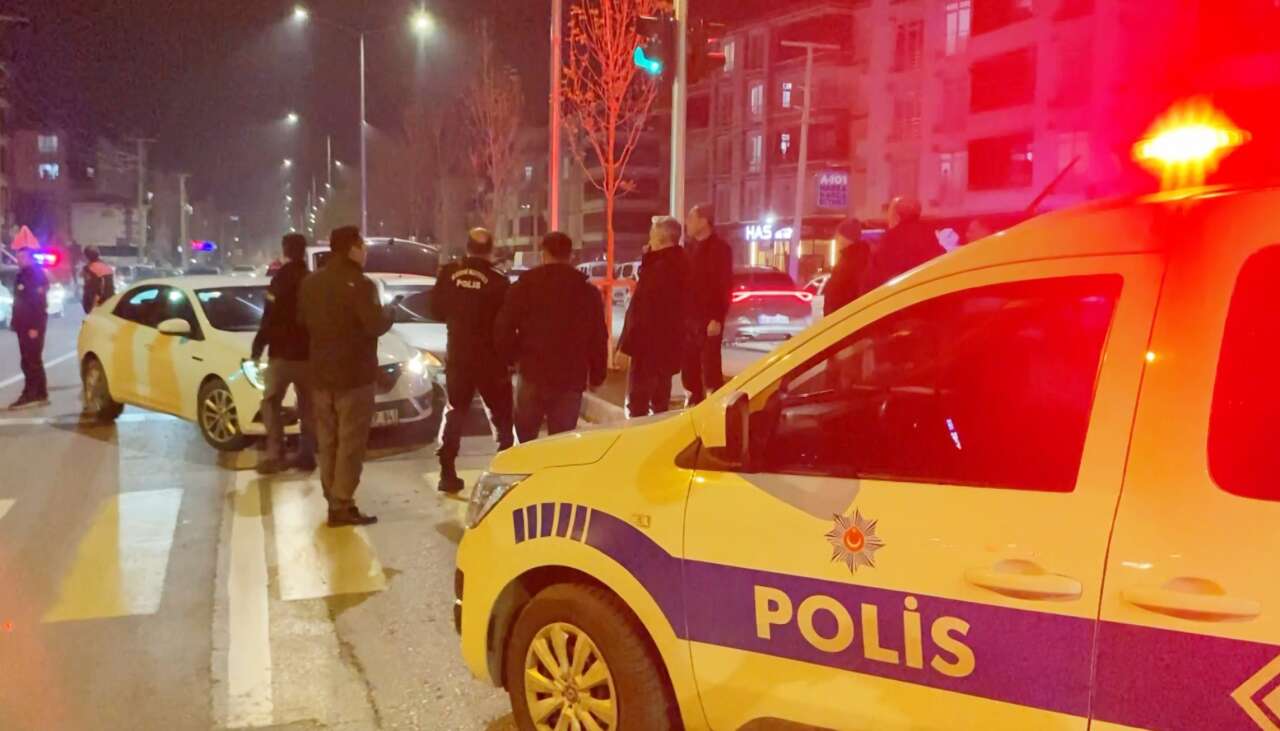 alkolluyken-trafige-cikip-kaza-yapti-carptigi-kisi-emniyet-muduru-cikti