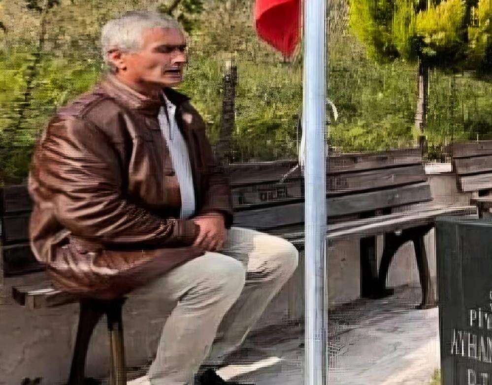 ceza-yazdigi-surucunun-kim-oldugunu-ogrenince-kendi-cebinden-odedi