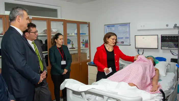 cumhurbaskani-erdogan-kirmizi-alarm-verdi-konyadaki-ebeler-toplandi