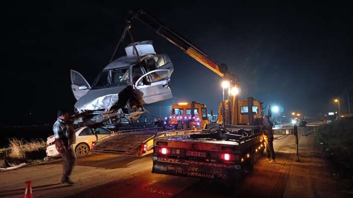 iki-otomobil-birbirine-girdi-8-yarali-var