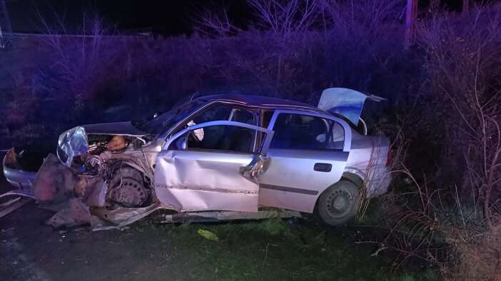 iki-otomobil-birbirine-girdi-8-yarali-var