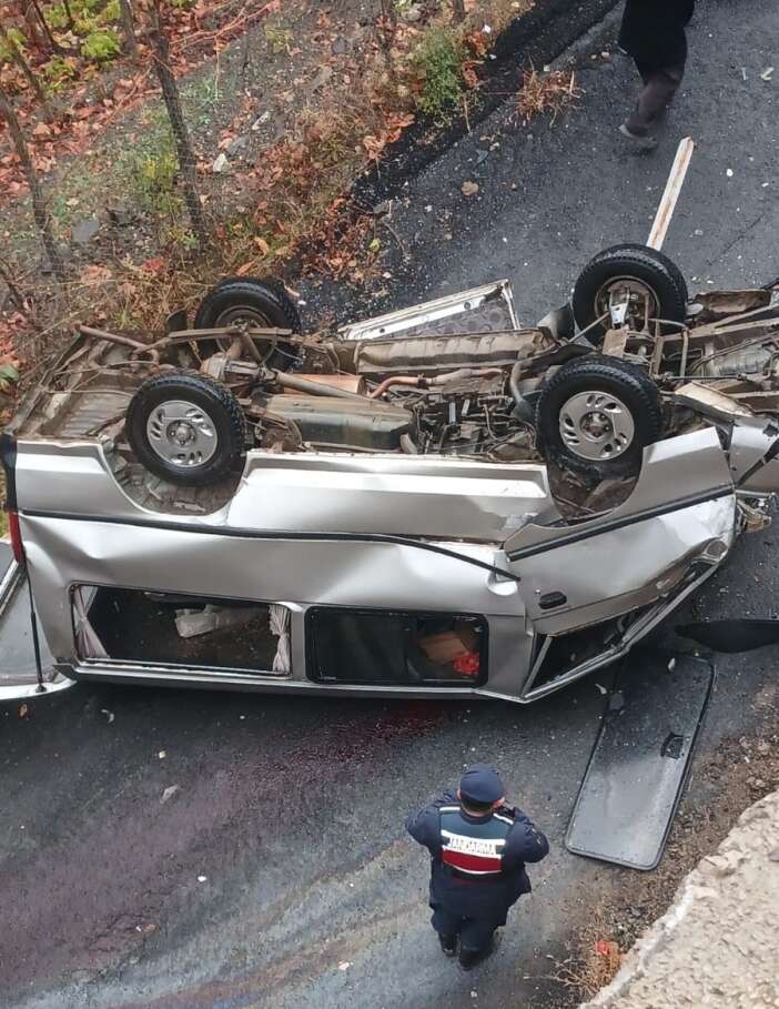 kamyonet-refujden-yuvarlandi-2si-kardes-3-kisi-oldu