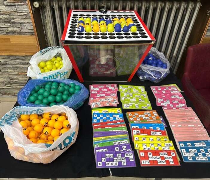 dernek-binasinda-gizli-duzenek-icerden-cikanlar-sok-etti