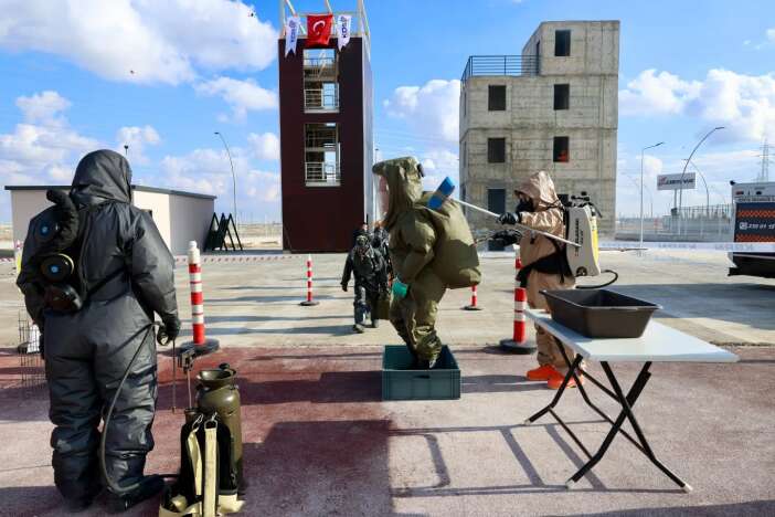 konyada-kimyasal-sizinti-alarmi-verildi-mahsur-kalanlar-boyle-kurtarildi