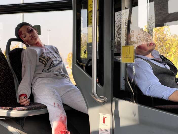 konyada-yolcu-otobusu-ile-otomobil-carpisti-annesini-kaybeden-kizin-feryadi-yurekleri-dagladi