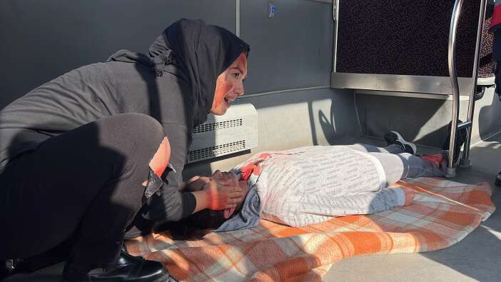 konyada-yolcu-otobusu-ile-otomobil-carpisti-annesini-kaybeden-kizin-feryadi-yurekleri-dagladi