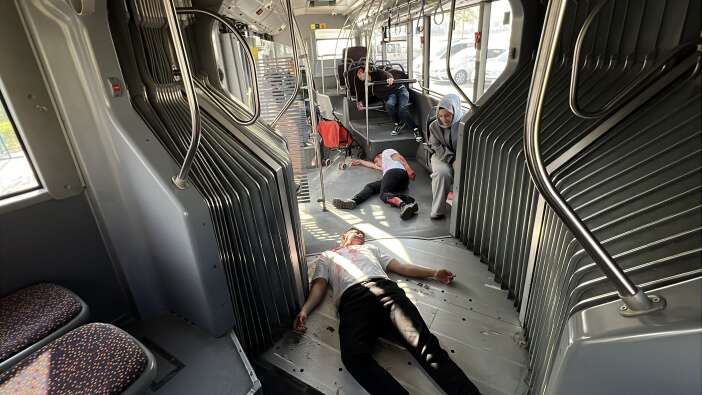 konyada-yolcu-otobusu-ile-otomobil-carpisti-annesini-kaybeden-kizin-feryadi-yurekleri-dagladi