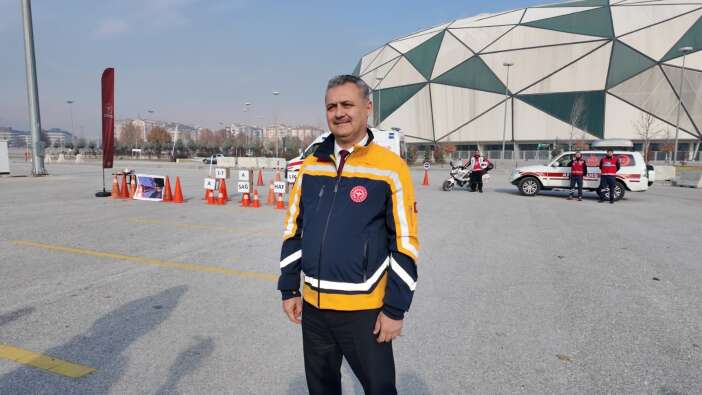 konyanin-ambulanslari-rallide-yaristi