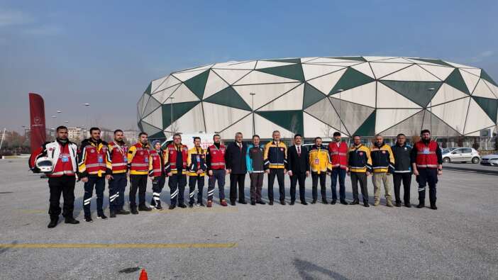 konyanin-ambulanslari-rallide-yaristi