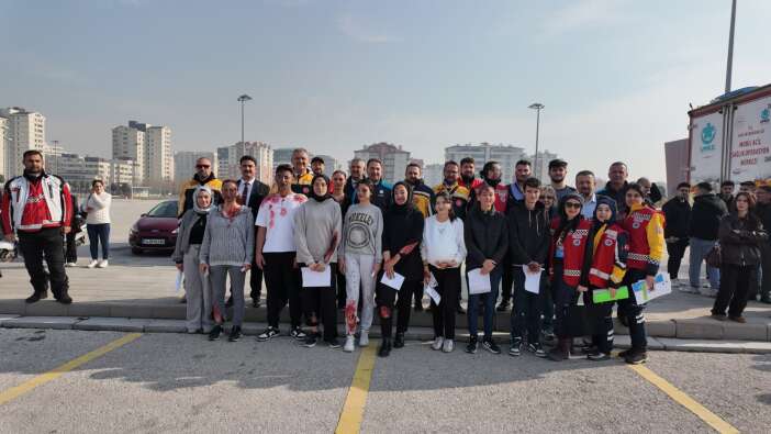 konyanin-ambulanslari-rallide-yaristi