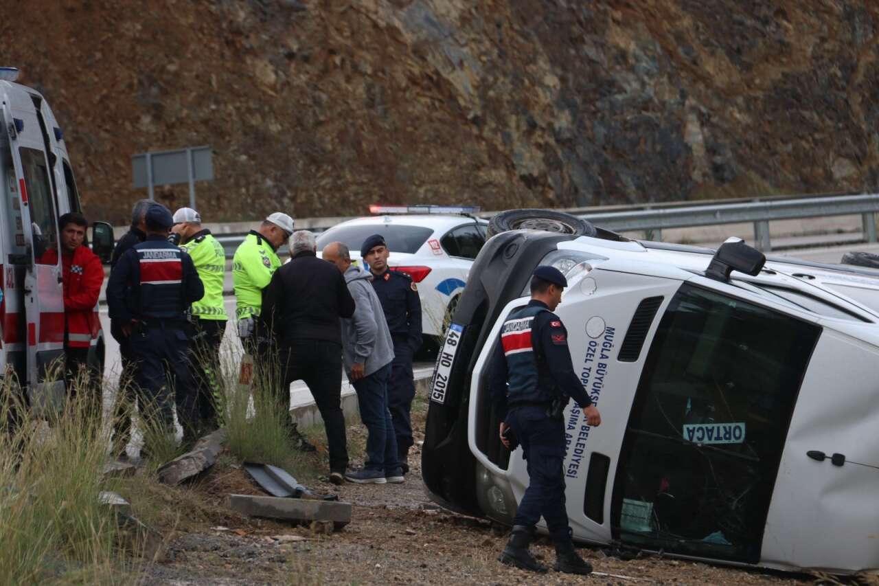 kayganlasan-yolda-yolcu-minibusu-devrildi-yaralilar-var