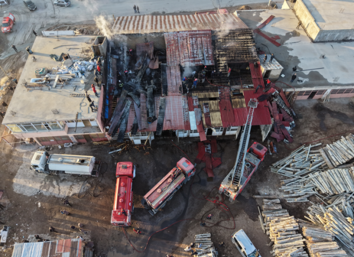 sanayi-sitesinde-yangin-cok-sayida-itfaiye-ve-toma-sevk-edildi