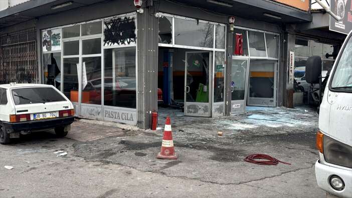 sanayide-otomobilin-lpg-tanki-patladi-ortalik-savas-alanina-dondu