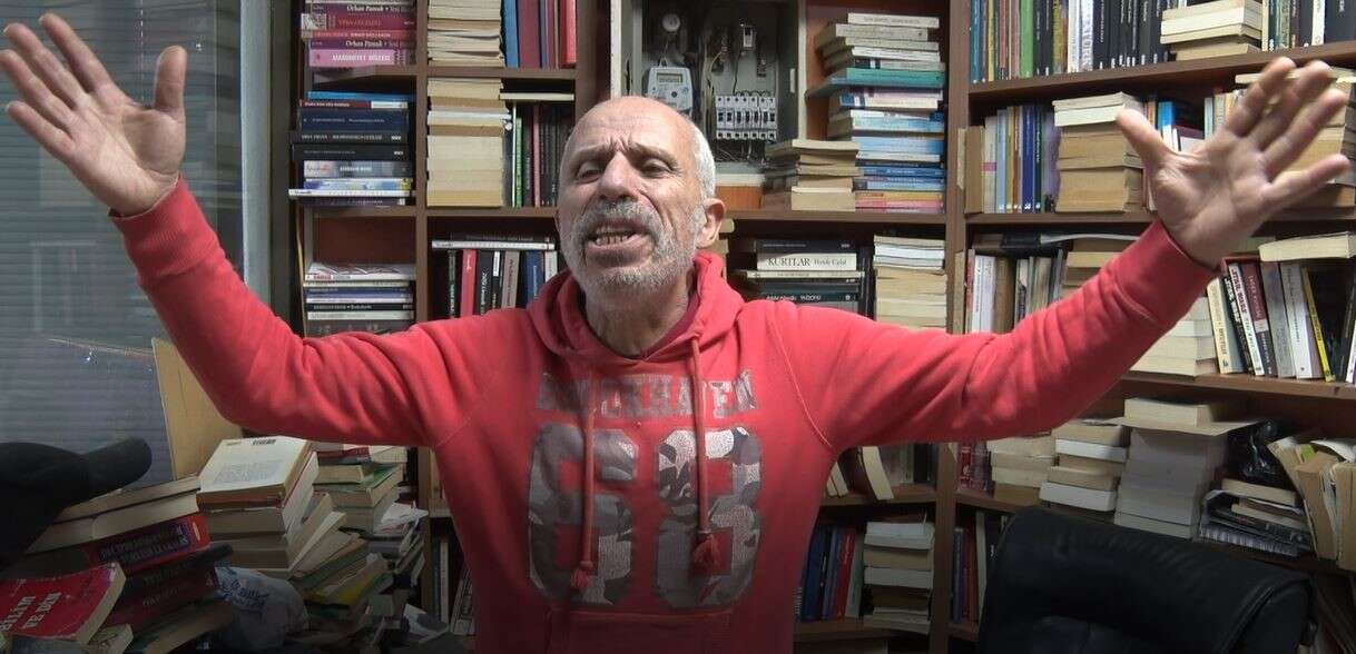 sosyal-medyada-kitap-okumak-cahilliktir-dedi-gundem-oldu-gercek-bambaska-cikti