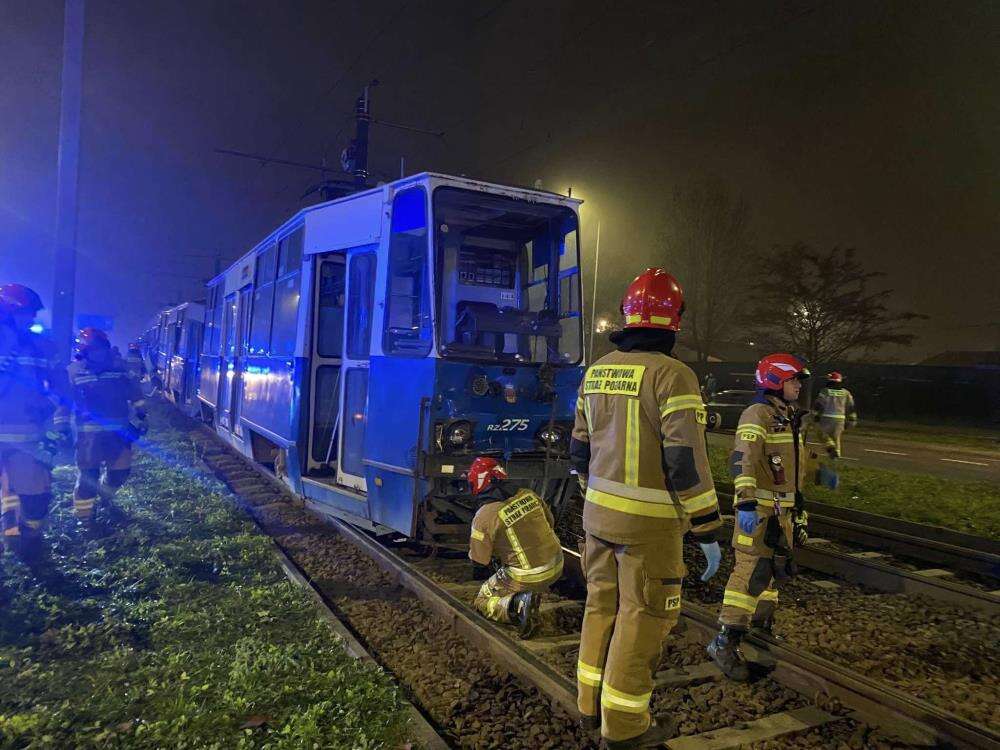 tramvaylar-carpisti-2si-agir-35-yarali-var