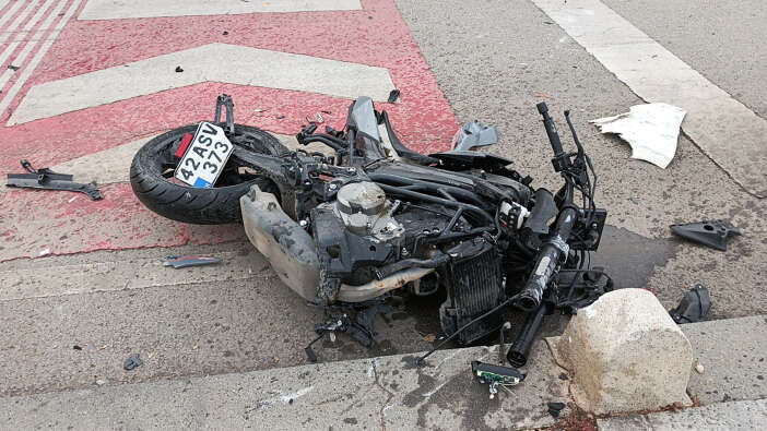 konya-plakali-motosiklete-okul-servisi-carpti