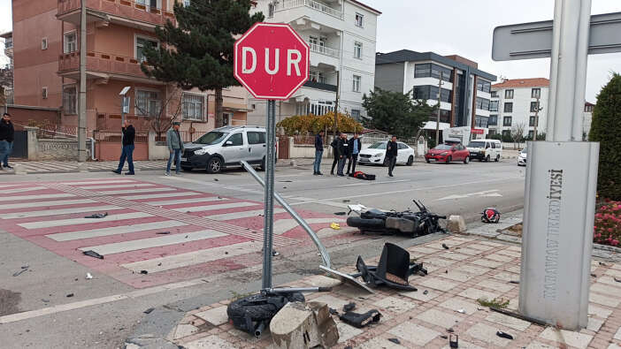 konya-plakali-motosiklete-okul-servisi-carpti