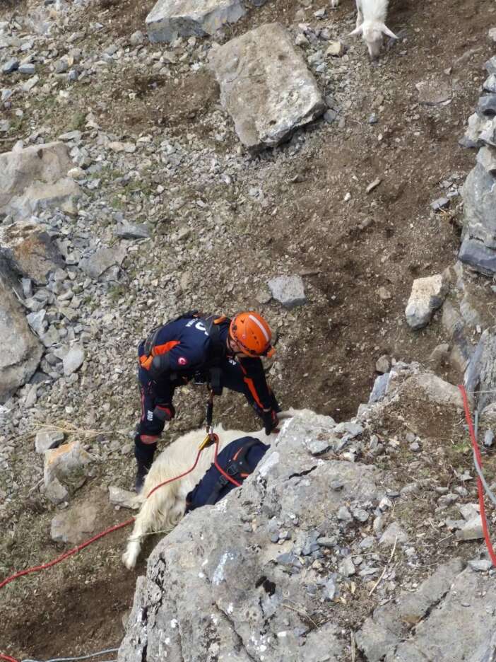 konyada-ekipler-mahsur-kalan-8-keci-icin-seferber-oldu