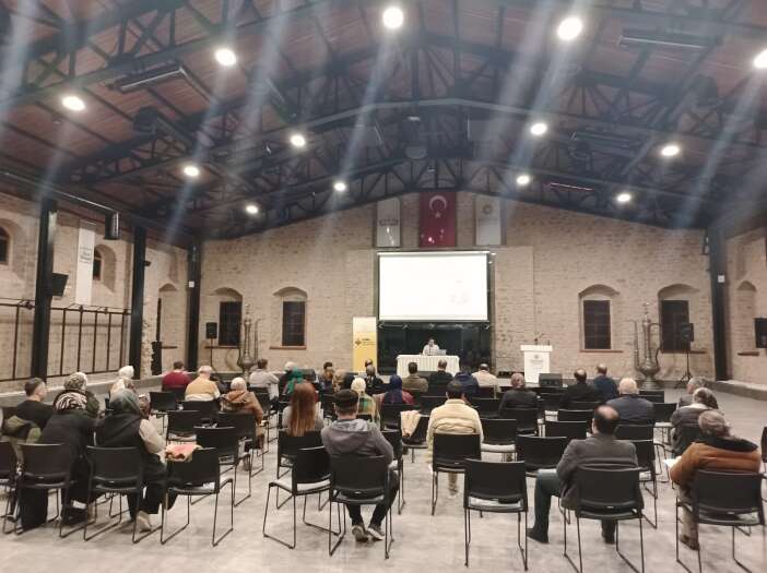 konyada-ogrencilerin-yani-sira-ogretmenler-de-egitim-aliyor