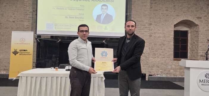 konyada-ogrencilerin-yani-sira-ogretmenler-de-egitim-aliyor