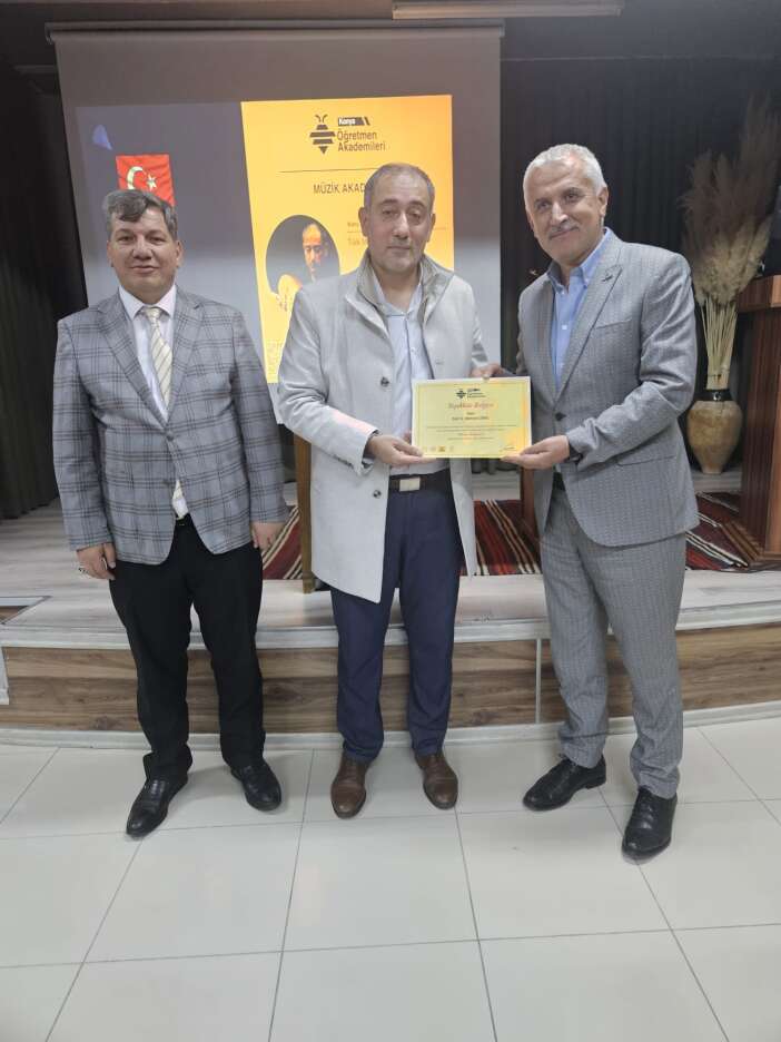 konyada-ogrencilerin-yani-sira-ogretmenler-de-egitim-aliyor