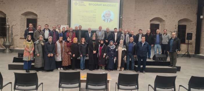 konyada-ogrencilerin-yani-sira-ogretmenler-de-egitim-aliyor