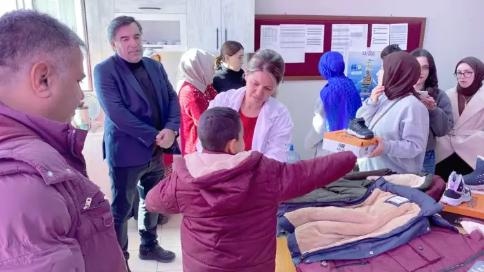 konyadaki-universiteli-genclerden-ozel-cocuklara-surpriz