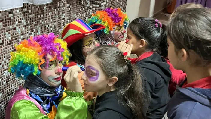 konyadaki-universiteli-genclerden-ozel-cocuklara-surpriz