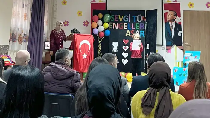 konyadaki-universiteli-genclerden-ozel-cocuklara-surpriz