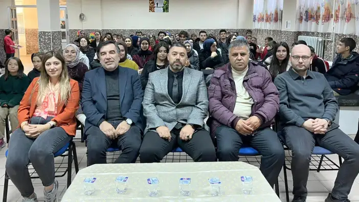 konyadaki-universiteli-genclerden-ozel-cocuklara-surpriz