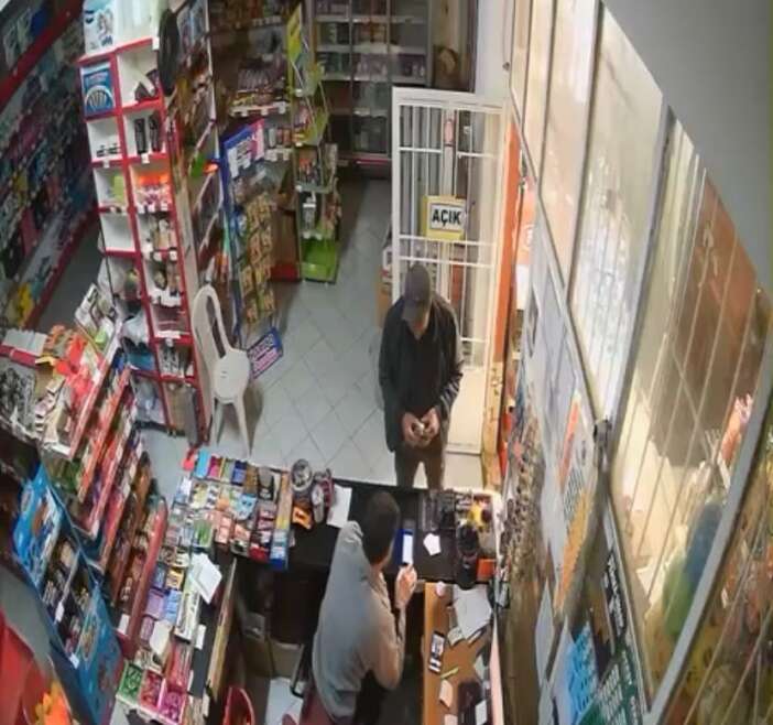 yanan-otomobilin-yaninda-ferdi-ozdemirin-bassiz-cesedi-bulundu-isparta