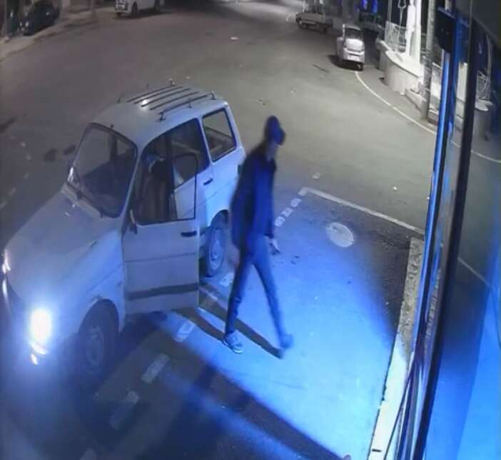 yanan-otomobilin-yaninda-ferdi-ozdemirin-bassiz-cesedi-bulundu-isparta