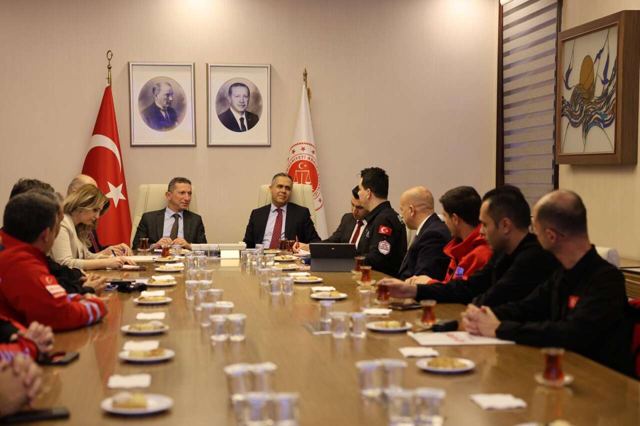 adalet-bakanligi-ad-kur-ekipleri-afad-tarafindan-akredite-edildi