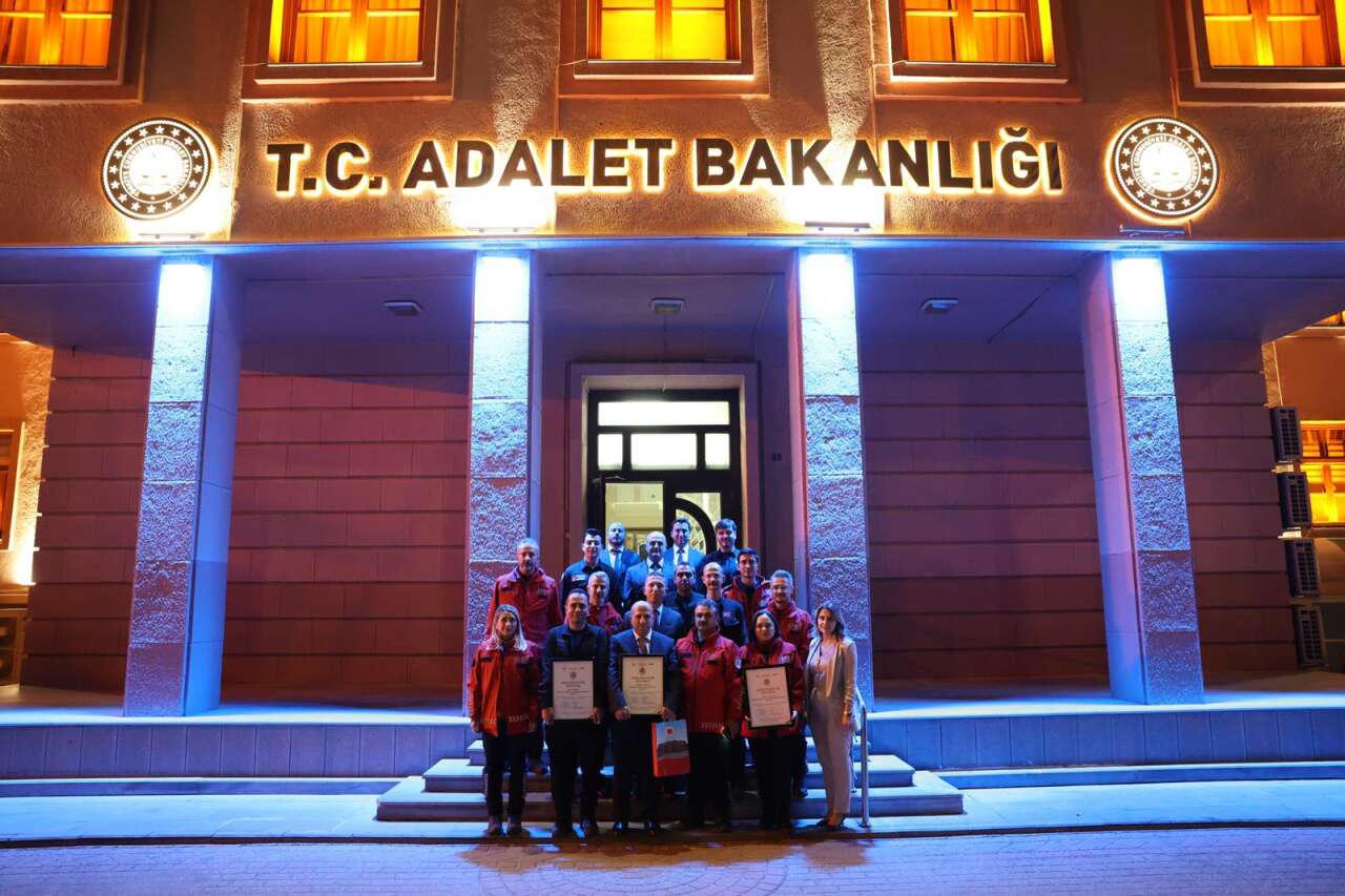 adalet-bakanligi-ad-kur-ekipleri-afad-tarafindan-akredite-edildi