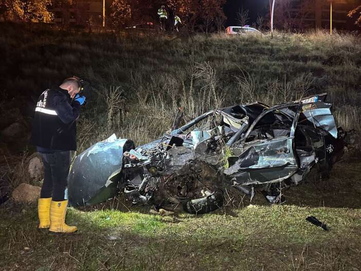 devrilen-otomobil-bu-hale-geldi-2-olu-1-yarali-var-usak