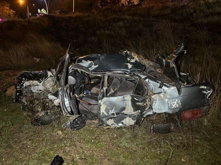 devrilen-otomobil-bu-hale-geldi-2-olu-1-yarali-var-usak