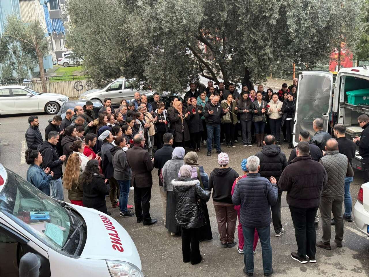 ameliyat-sirasinda-kalp-krizi-geciren-doktor-hayatini-kaybetti