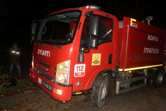 beysehirde-yanan-arac-itfaiyece-sonduruldu