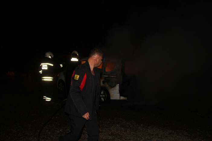 beysehirde-yanan-arac-itfaiyece-sonduruldu