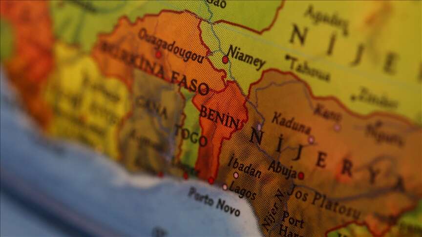 bir-ulke-sokta-askerler-devlet-televizyonundan-darbeyi-duyurdu