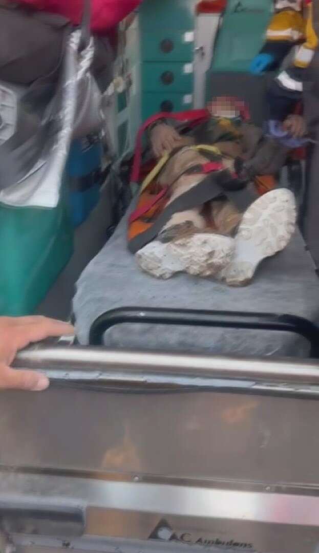 dayisi-10-yasindaki-cocuga-dehseti-yasatti-kayalarin-altina-gomdu