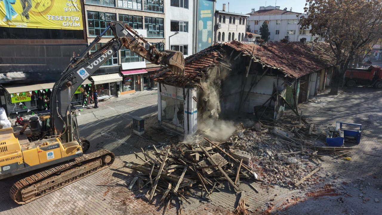 konyada-is-yeri-yikimi-basladi