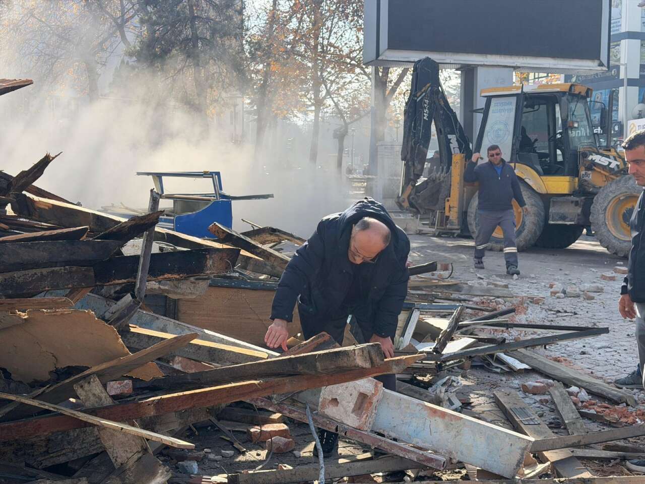 konyada-is-yeri-yikimi-basladi