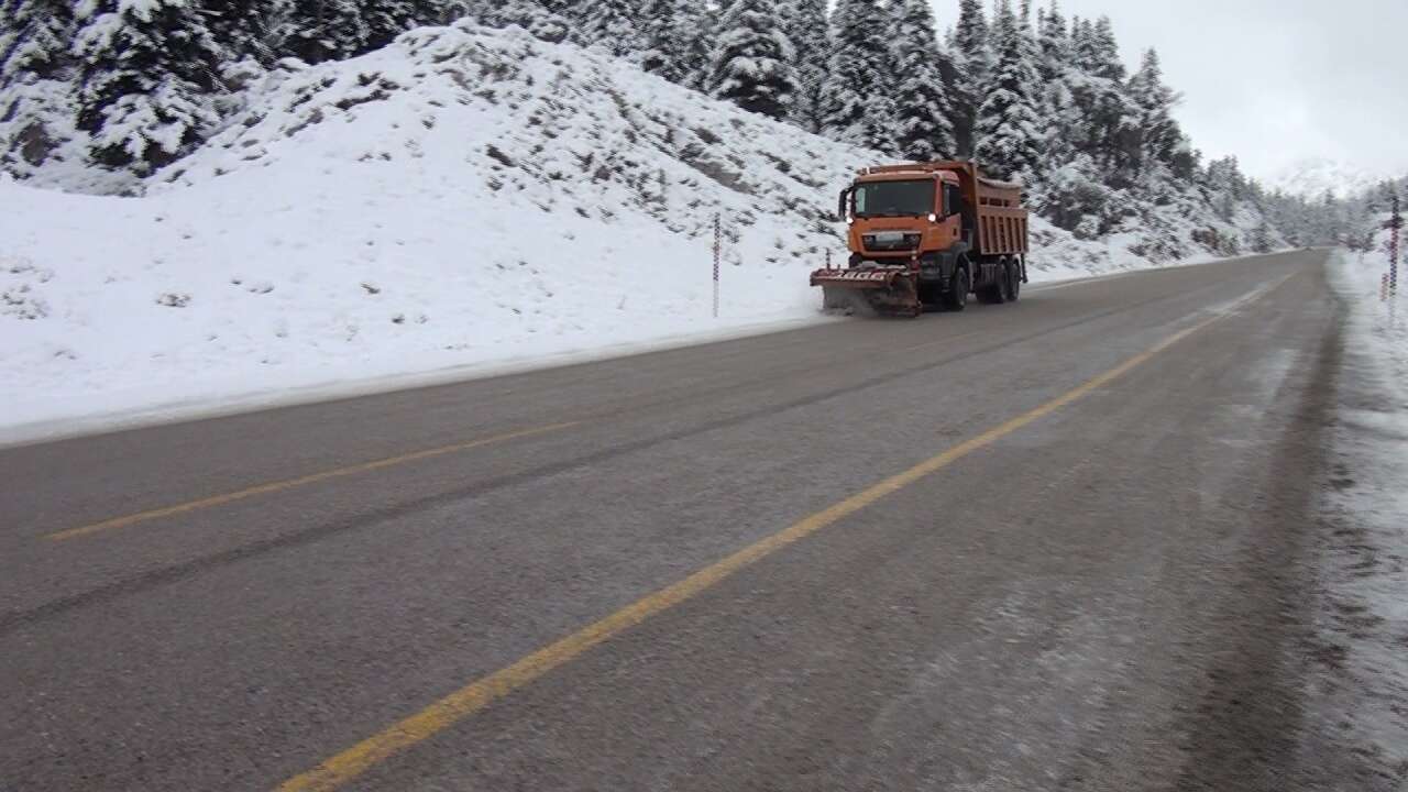 konyadan-yola-cikacaklar-dikkat-meshur-yolda-kar-yagiyor