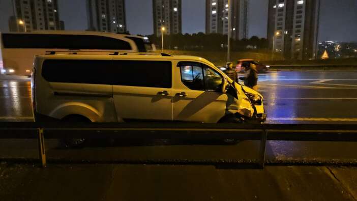 saganak-yagis-ortaligi-savas-alanina-cevirdi-7-arac-birbirine-girdi