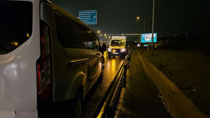 saganak-yagis-ortaligi-savas-alanina-cevirdi-7-arac-birbirine-girdi