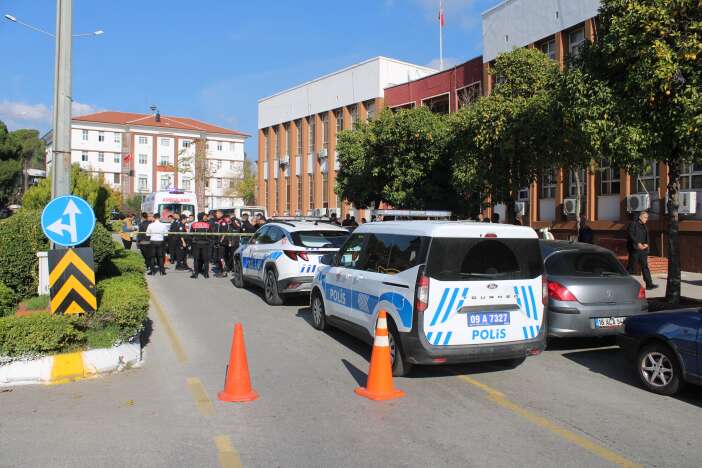 bosanma-durusmasi-kanli-bitti-esini-sirtindan-bicakladi