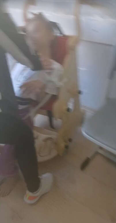 otizmli-ogrenciler-siralara-baglandi-konyadan-gelen-veli-isyan-etti